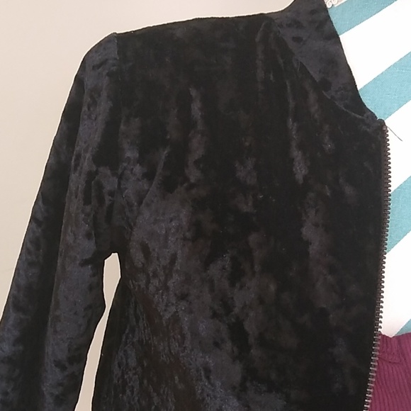 Insta Girl Velvet Like light jacket - Picture 3 of 6